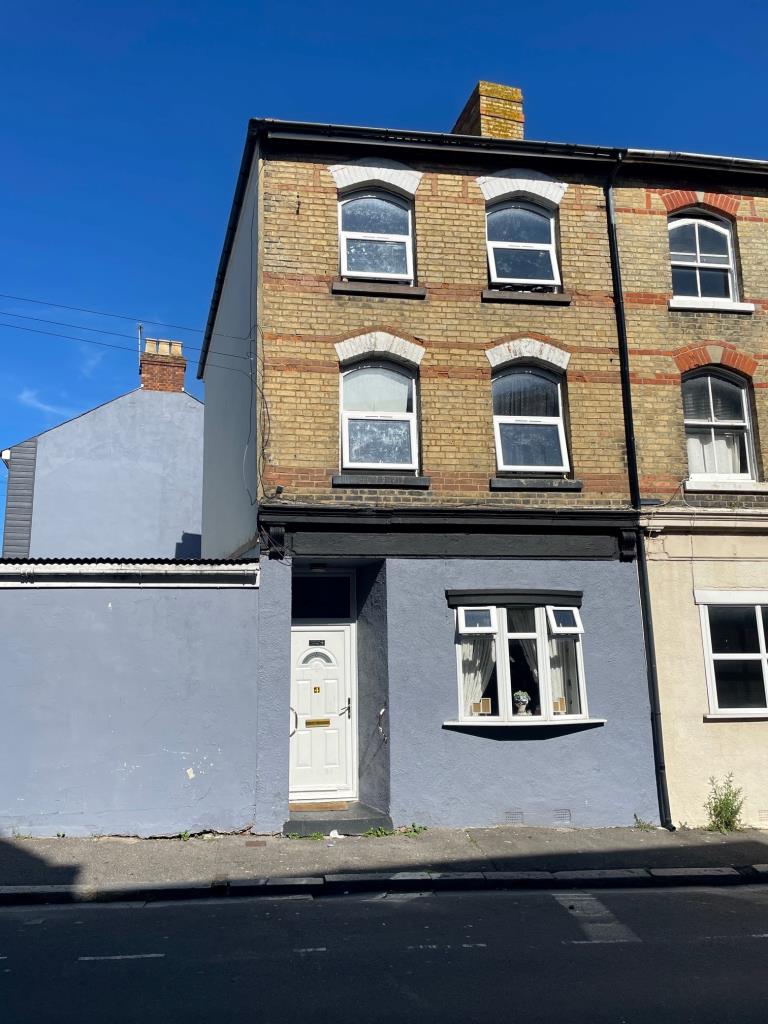 Lot: 55 - FREEHOLD RESIDENTIAL INVESTMENT - front of property